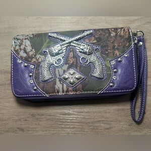 Purple‎ Camouflage Pistol Studs Wallet Wristlet EUC.